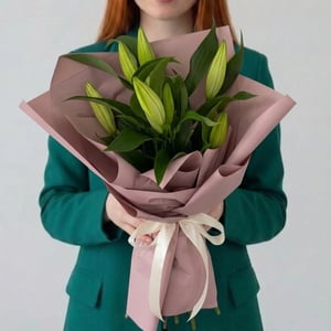 Bouquet 'Lily in a Designer Arrangement'