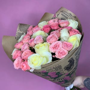 Luxurious bouquet of roses