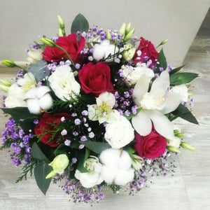 Hat box with flowers 'Сloud of love'