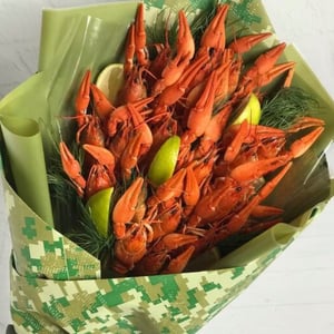 Krabbenstrauß mit Zitrone und Kräutern