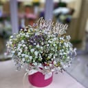 Hat box with flowers 'The first beauty'