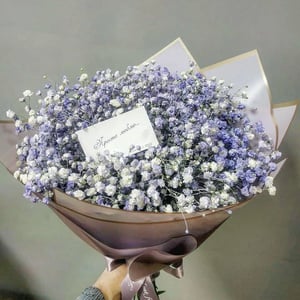 Blumenstrauß 'Blaue Gypsophila'