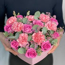 Blumenbox 'Fragrant composition of roses and dianthus'