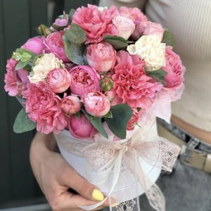Hat box with flowers 'Azalea'