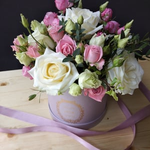 Hat box with flowers 'My lady'