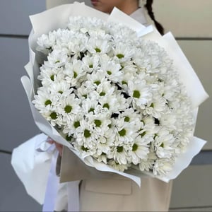 Bouquet '25 white chrysanthemums with decoratio'