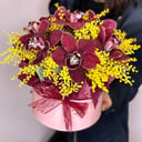 Hat box with flowers 'Spring mood'