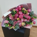 Blumenstrauß 'Strauß aus Buschrosen und Lisianthus'