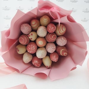 Bouquet of strawberries in chocolate "Tenderness"