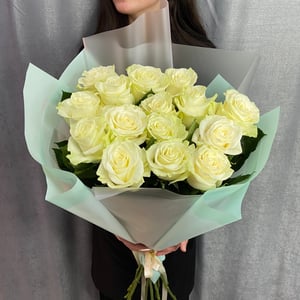 Bouquet of 15 white roses