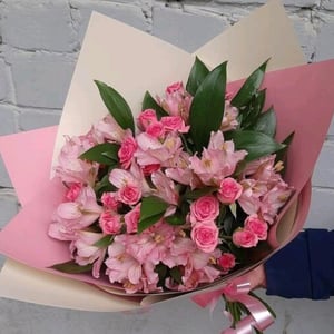 Bouquet with spray rose and alstroemeria