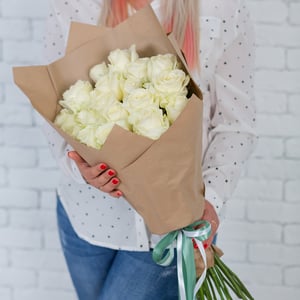 Bouquet of white roses