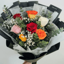 Assorted bouquet of 7 imported roses