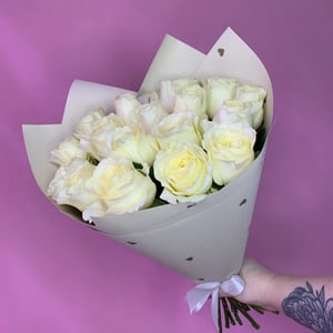 Bouquet 'Ivan's Roses, 17 in a heart-shaped package'