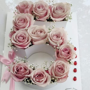 Arrangement 'Digit of roses small'