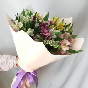 Ramo de mezcla de Alstroemeria