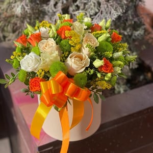 Hat box with flowers 'Orange paint'