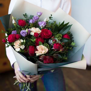 Bouquet of spray roses, carnations and eustoma
