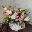 Arreglo floral 'Composition with flowers for Beloved Mom'