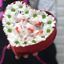 Heart-shaped chrysanthemum composition