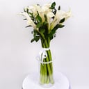 A bouquet of 15 callas