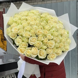 Bouquet '101 White Roses with Delivery to Kyiv'