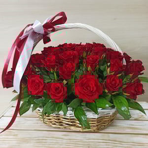 Blumenkorb '35 roses in a basket'