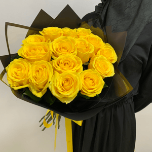 Monobouquet of yellow roses