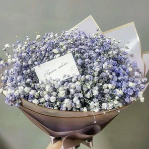Blumenstrauß 'Blaue Gypsophila'