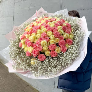 Blumenstrauß 100 rosa & weiße Rosen Schl