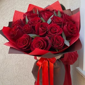 Blumenstrauß '17 premium-Rosen mit Eukalyptus'