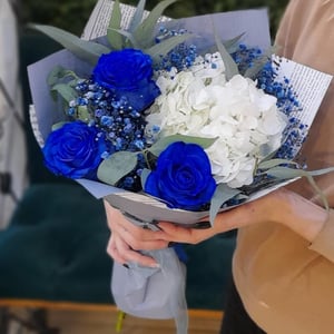 Bouquet of Roses and Hydrangeas