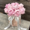 Arreglo floral '21 peonies in a box'