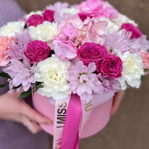 Fleurs dans une boîte "Aube rose"