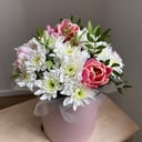 Hat box with flowers 'Good morning'