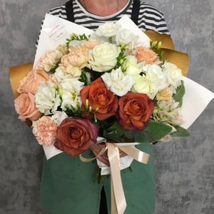 Bouquet of Roses, Dianthus and Lisianthus