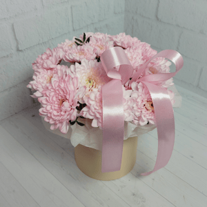 Hat box with flowers 'Pink Cloud'