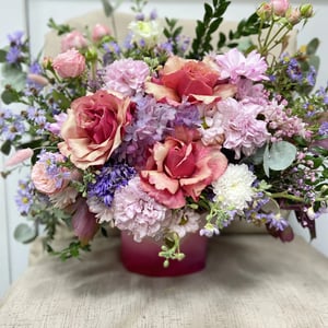 Hat box with flowers 'Boxed Flowers: Lucky Day'