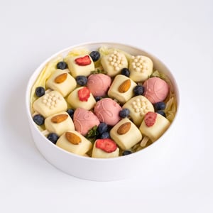 Bananas and strawberries in chocolate 'Сен-Бенуа'