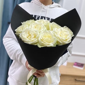 Bouquet of white roses