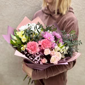 Sommerstrauß aus frischen Blumen