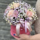 Hat box with flowers 'Tenderness'