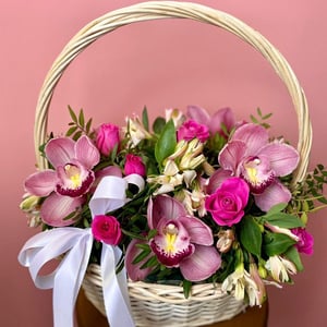 Buildable basket with orchids
