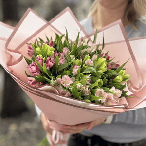 Blumenstrauß 'Verschiedene frische Alstroemerien'