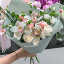 Bouquet of orchids, roses and eustoma