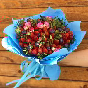 Bouquet of strawberries, blueberries and roses