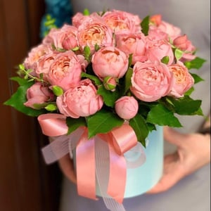 Arrangement 'Box with spray roses'