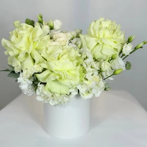 Hat box with flowers '"Cloud of Flowers"'