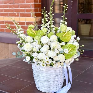 Panier de fleurs 'Légèreté tropicale'