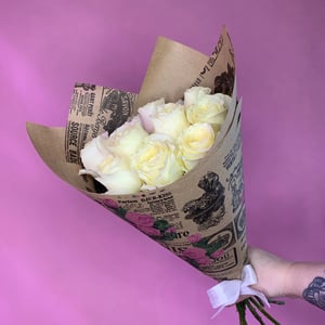 Bouquet 'Nine white roses in kraft paper'